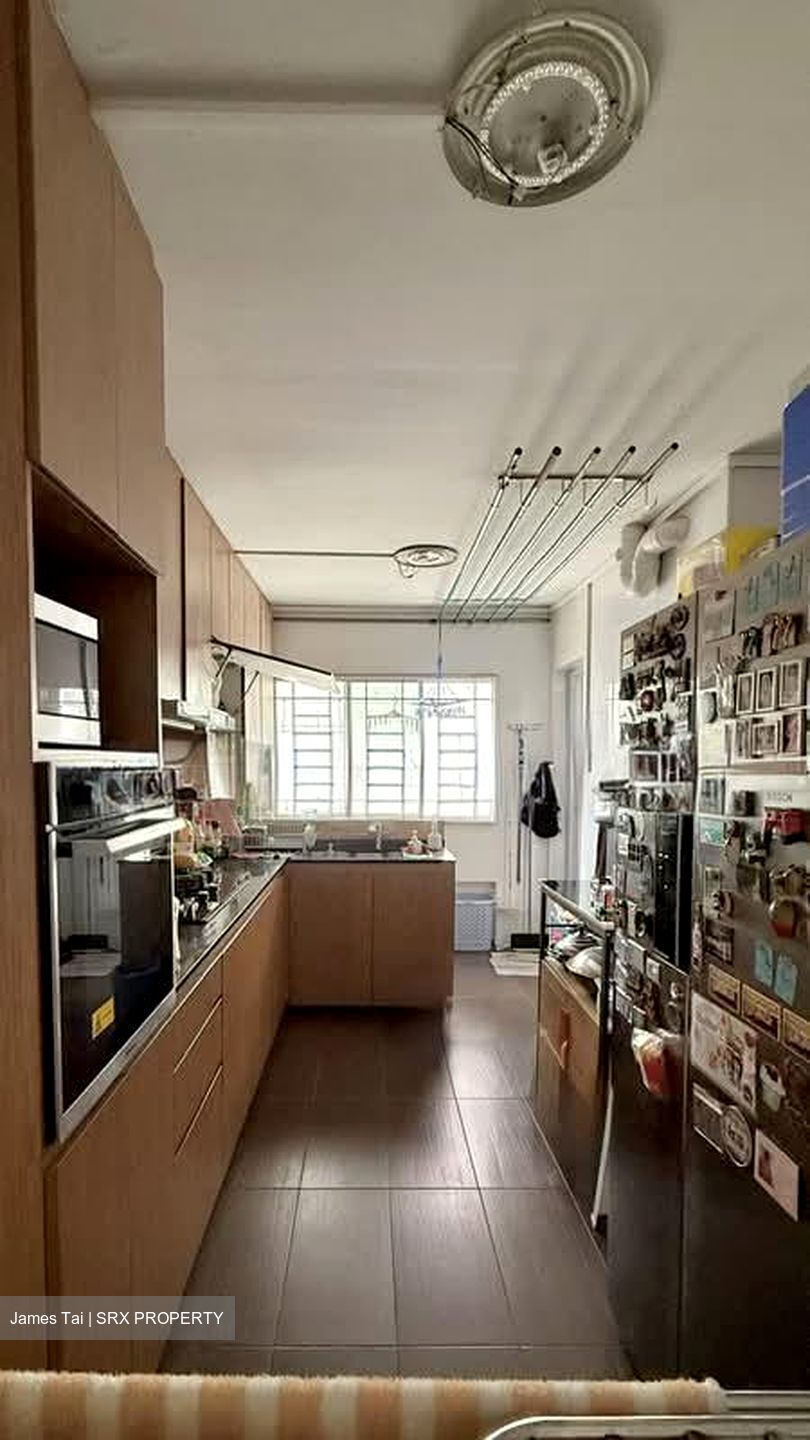 Blk 761 Jurong West Street 74 (Jurong West), HDB Executive #527878701